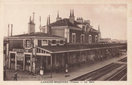 LAROCHE-MIGENNES - La Gare. - Bahnhöfe Ohne Züge