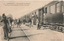 CHERBOURG - Débarquement Des Passagers. - Gares - Avec Trains