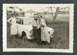 Photo Ancienne 1966 Couple Voiture Ancienne Prairie - Coches