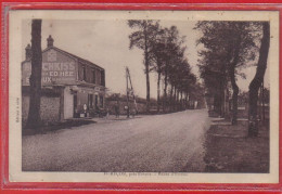 Carte Postale 27. Fumeçon  Café Pompes à Essence Route D'Evreux  Très Beau Plan - Other & Unclassified