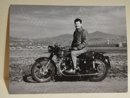 Italia Man With Motorcycle Uomo Con La Moto. Da Identificare. 115x85 Mm - Europa