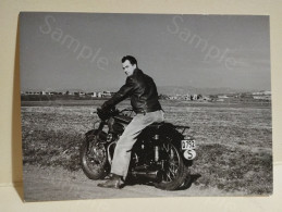 Italia Man With Motorcycle Uomo Con La Moto. Da Identificare. 105x78 Mm - Europe