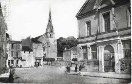 C/291                Cpsm  14X9  Cm    -   79    La Mothe Saint Heray    -   Place Georges Clémenceau - La Mothe Saint Heray