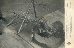 84.....GUERRE AERIENNE. L'Aviateur Védrines Apprêtant Sa Mitrailleuse - Airmen, Fliers