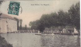 ST MIHIEL :  MILITAIRES A LA BAIGNADE .CPA COLORISEE DE 1908. ANIMEE.B.ETAT. PETIT PRIX.COMPAREZ !!! - Saint Mihiel