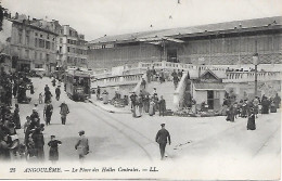 16 Angoulême La Place Des Halles Centrales - Angouleme