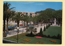 83. HYERES LES PALMIERS – La Place Théodore Lefevre (voir Scan Recto/verso) - Hyeres