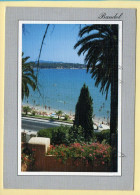 83. BANDOL – Perspective Sur La Plage à Travers Les Palmiers (animée) Carte Toilée (voir Scan Recto/verso) - Bandol