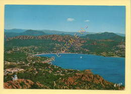 83. AGAY – La Rade, Au Fond Le Rastel D'Agay Et La Chaîne De L'Esterel (voir Scan Recto/verso) - Sonstige & Ohne Zuordnung