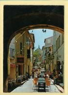 83. SAINT-TROPEZ – La Rue Des Remparts (animée) (voir Scan Recto/verso) - Saint-Tropez