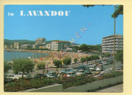 83. LE LAVANDOU – Le Lavandou Plage (animée) (voir Scan Recto/verso) - Le Lavandou