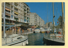 83. TOULON – Bateaux à Quai Dans Le Port (animée) (voir Scan Recto/verso) - Toulon