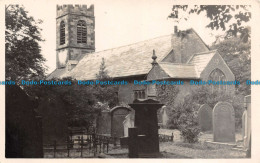 R130579 Old Postcard. Church And Cemetery - Welt