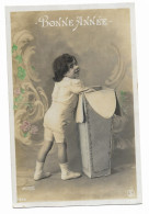 CPA Circulée En 1907 - Bonne Année - Enfant Plongeant Sa Main Dans Un Paquet - SIP 1648 - LENORMAND Phot. - Neujahr
