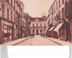 CPA  (17)  ROCHEFORT-SUR-MER.  Rue Audry-de-Puyravauld, Poste, Commerce Ameublement, Chaussures. ...T561 - Rochefort