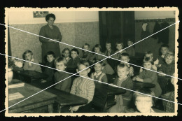 Orig. Foto Wie AK 60er Jahre, Blick In Ein Klassenzimmer, Süße Mädchen & Jungen, School Room Sweet Boys & Girls - Personnes Anonymes