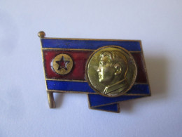 Rare! Coree Du Nord-Kim II Sung Insigne Vers 1960/North Korea-Kim II Sung Supreme Leader Badge 1960s,size=30 X 22 Mm - Autres & Non Classés