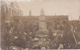 Carte Photo Allemande Guerre 1914-18 - A Identificier - Deutsch Friedhof - Cimetière - Vom Kriegsschauplatz 28 Res. Div. - A Identifier