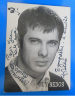 AUTOGRAPHE DE GUY BEDOS SUR CARTE - Acteurs & Toneelspelers