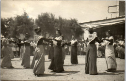 CP Carte Photo D'époque Photographie Vintage Groupe Femme Arles Danse Régionale - Ohne Zuordnung