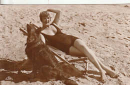 Carte Postale: Baigneuse Sur Un Transat Et Son Chien. "Real-photo"  C.A.P. Strasbourg - Autres & Non Classés