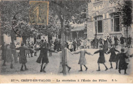 CREPY EN VALOIS - La Récréation à L'Ecole Des Filles - état - Crepy En Valois