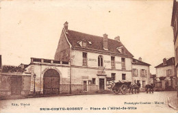 BRIE COMTE ROBERT - Place De L'Hôtel De Ville - état - Brie Comte Robert