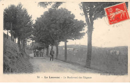 LA LOUVESC - Le Boulevard Des Elégants - état - La Louvesc