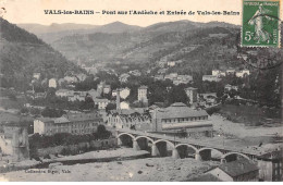 VALS LES BAINS - Pont Sur L'Ardèche Et Entrée De Vals Les Bains - Très Bon état - Vals Les Bains