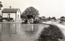 18 : Belleville : Le Canal Et L'écluse Et Péniche Jack London  (SM Petit Format)   ///  Ref. Mai 24 ///  N° 29.761 - Other & Unclassified