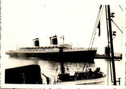 Photographie Photo Vintage Snapshot Amateur Paquebot Transatlantique Bateau - Schiffe