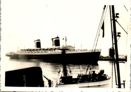 Photographie Photo Vintage Snapshot Amateur Paquebot Transatlantique Bateau - Bateaux