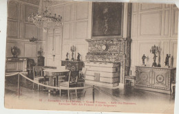 VERSAILLES  78    Carte Non Circulée Le Chateau Grand Trianon Salle Des Huissiers Ancienne Salle Des Princes Seigneurs - Versailles (Château)