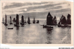 ABZP3-85-0201 - SAINT GILLES CROIX DE VIE - Bateaux De Peche Rentrant Le Soir - Saint Gilles Croix De Vie