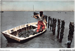 ABZP7-85-0562 - AIGUILLON - La Faute Sur Mer - Pecheurs De Moule Aux Bouchons  - Autres & Non Classés