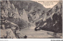 AFCP5-84-0526 - FONTAINE DE VAUCLUSE - Vaucluse - Vue Générale - Le Lac Et Le Gigantesque Rocher De 350m - Otros & Sin Clasificación