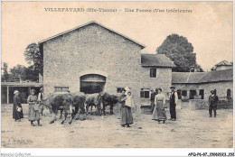 AFQP6-87-0589 - VILLEFAVARD - Une Ferme - Vue Intérieure - Bellac