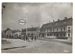 Saulieu - Rue D'Argentine Et Les Hôtels - Pompes à Essence Esso - Saulieu