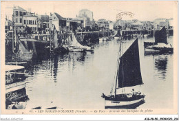 AIGP8-85-0896 - SABLES D'OLONNE - Le Poert - Arrivée Des Barques De Peche - Sables D'Olonne