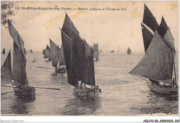 AIGP11-85-1197 - ST-GILLES-CROIX-DE-VIE - Vendée - Bateaux Sardiniers à L'entrée Du Port - Saint Gilles Croix De Vie