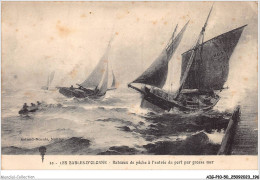 AIGP10-85-1099 - LES SABLES-d'OLONNE - Bateaux De Pêche à L'entrée Du Port Par Grosse Mer - Sables D'Olonne