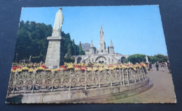 Lourdes - La Basilique Et La Vierge Couronnée - Combier Imprimeur Mâcon (CIM) - Lourdes