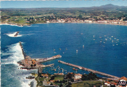 64. SAINT JEAN DE LUZ. CPSM. .VUE AERIENNE. LA BAIE.  AU 1er PLAN LE PORT ET LE FORT DE SOCOA - Saint Jean De Luz