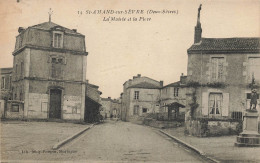 CPA Saint-St Amand Sur Sèvre-La Mairie Et La Place-14-Timbre    L2935 - Autres & Non Classés