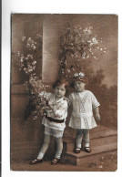 CPA ALLEMANDE   COUPLE ENFANTS En 1919! - Escenas & Paisajes