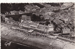 64. SAINT JEAN DE LUZ. CPA. .VUE AERIENNE. LE CASINO DE LA PERGOLA ET LA PLAGE. ANNEES 50. - Saint Jean De Luz