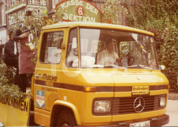 1984 ORIGINAL PHOTO FOTO PARADE MACKE PEINE AM SIBERKAMP MERCEDES BENZ L406 GERMANY AT336 - Cars