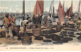 BOULOGNE SUR MER - Pêcheurs Réparant Leurs Lignes - Très Bon état - Boulogne Sur Mer