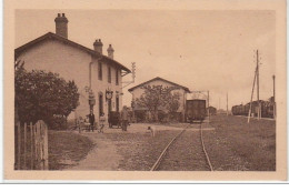 MONTRET : La Gare Vers 1930 - Très Bon état - Autres & Non Classés