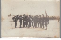 CHERBOURG : Carte Photo D'un Défilé Militaire Du 14 Juillet 1912 (date Précisée Au Dos D'une Des Cartes Photo) - Très Bo - Autres & Non Classés